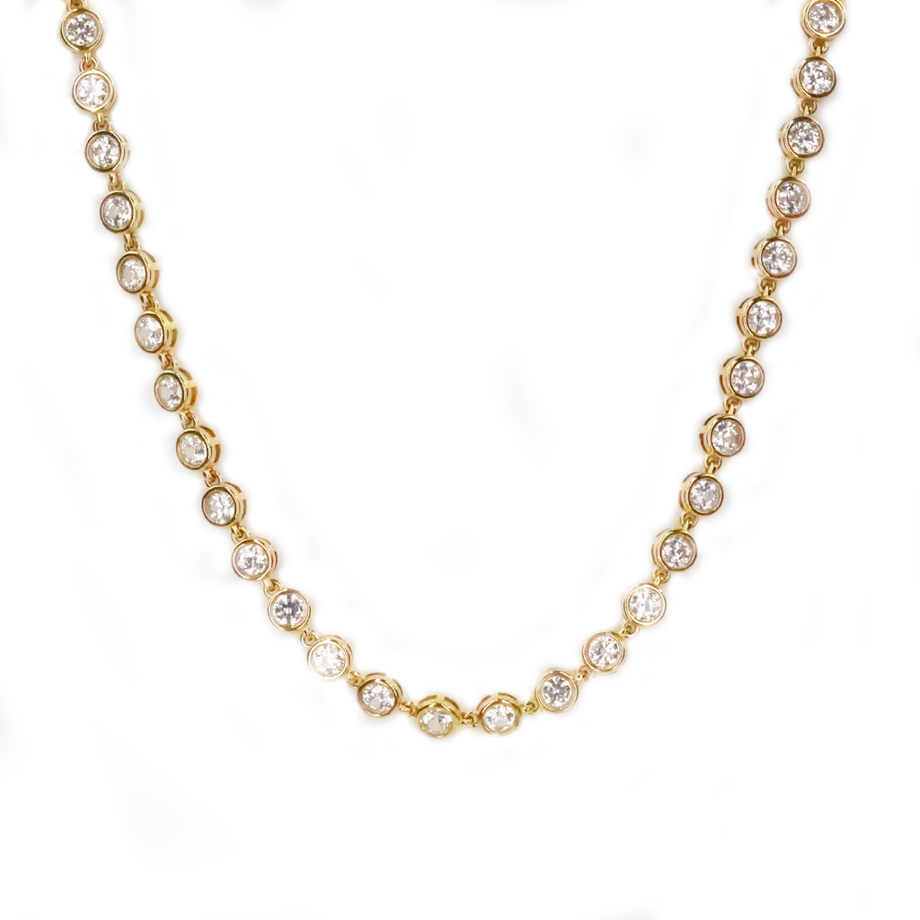 Lumière -  White Round Bezel Necklace