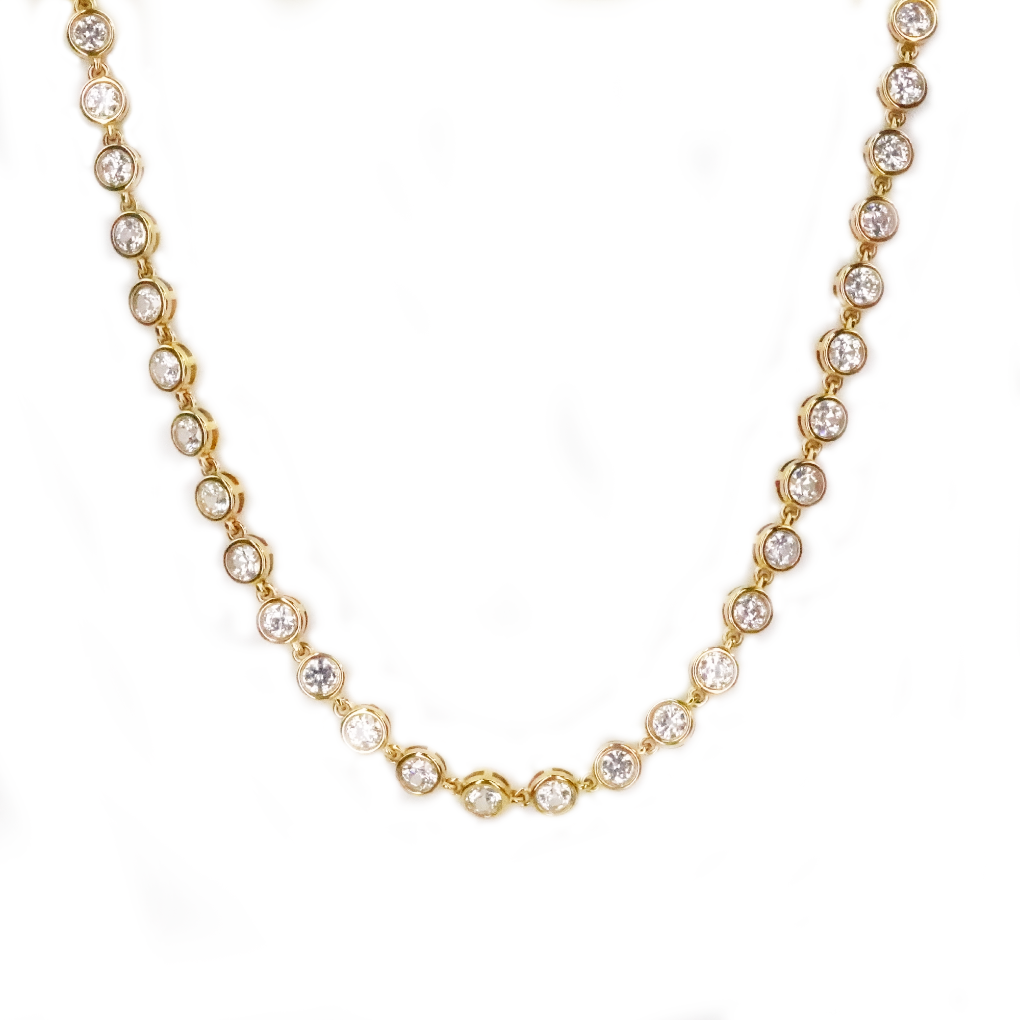 Lumière -  White Round Bezel Necklace