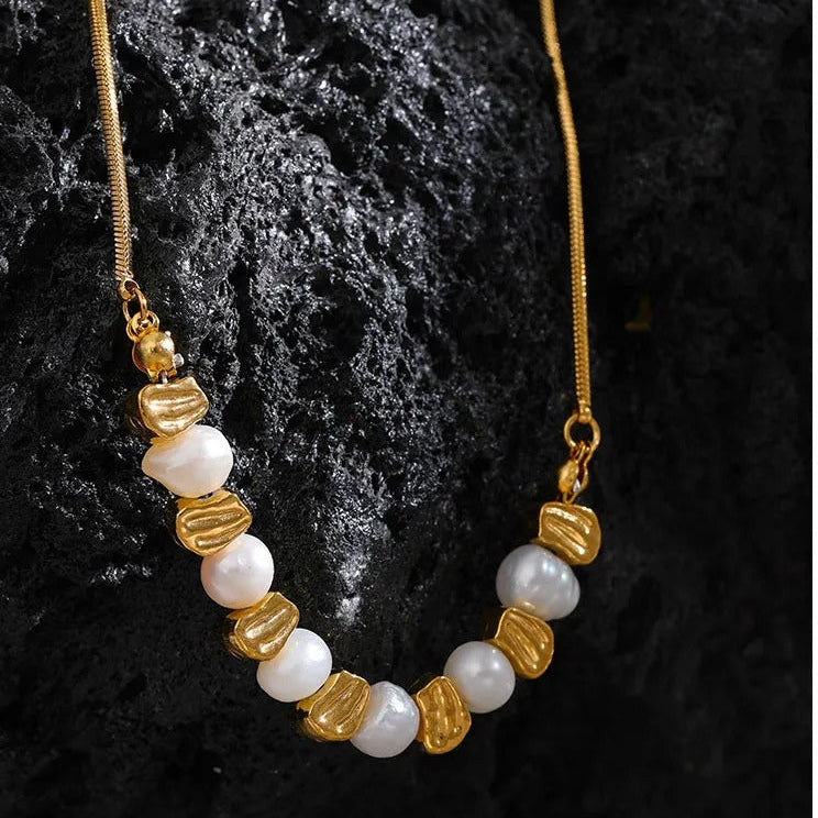 Oceanic Essence - Gold Necklace with Pearls